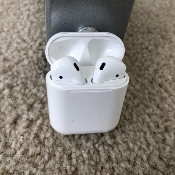 i12 Earpods NEW!! Auto Connects with lid open! - Picture 3 of 7